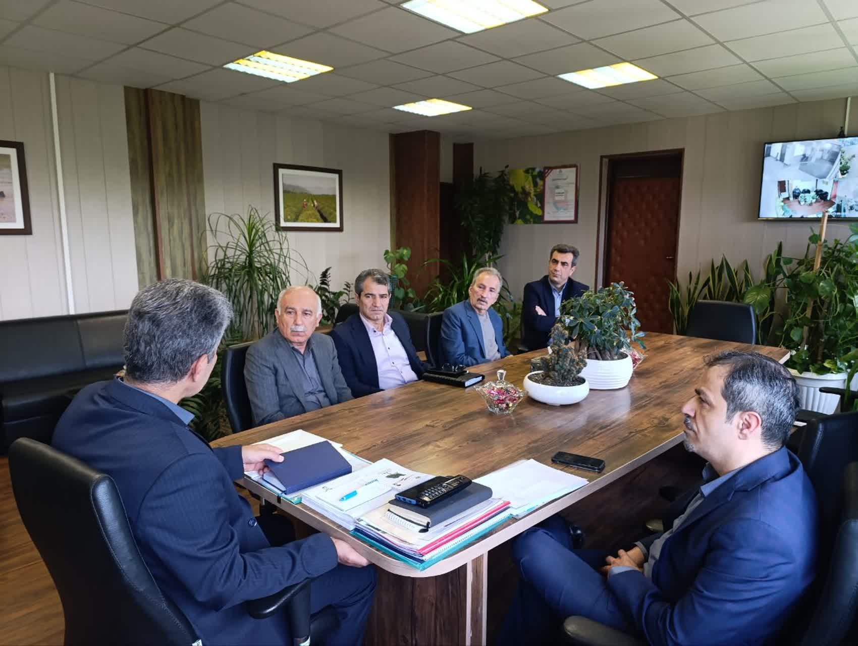 دیدار رئیس سازمان جهاد کشاورزی گیلان با تولیدکنندگان مرغ استان