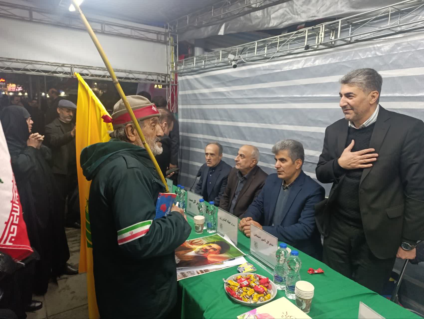 برگزاری میز خدمت مدیران کل دستگاه‌های اجرایی در شهرداری رشت
