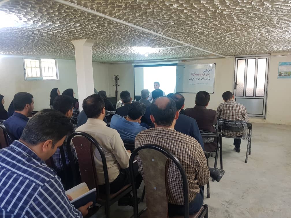برگزاری کارگاه آموزشی کاشت کلزا در اراضی شالیزاری در شهرستان لاهیجان