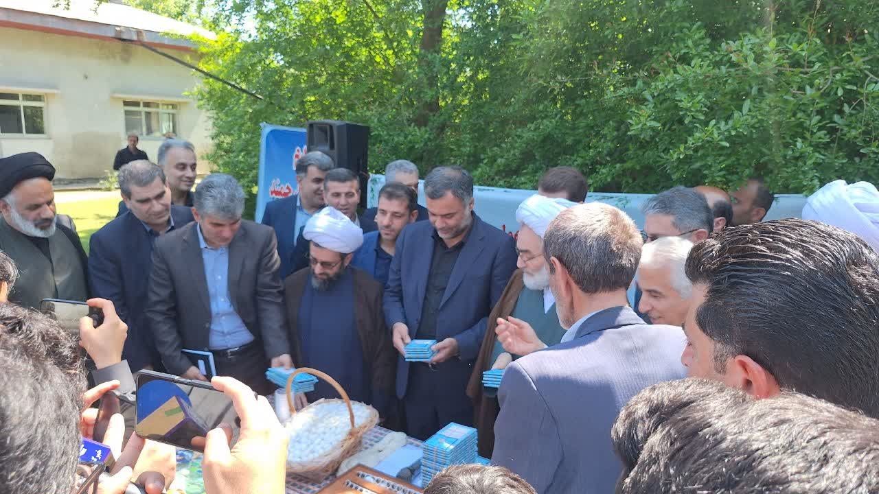 با حضور نماینده ولی‌فقیه در گیلان؛  توزیع تخم نوغان در صومعه سرا آغاز شد