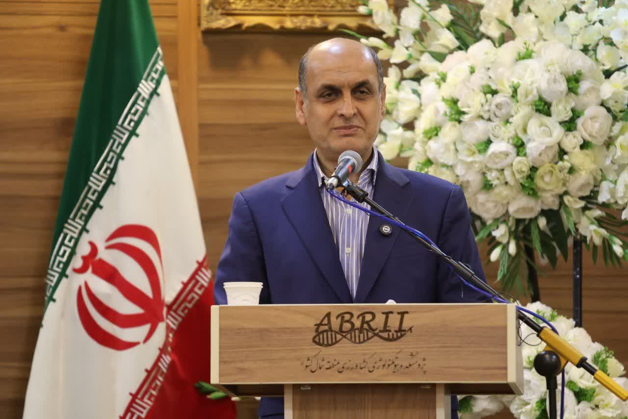استاندار در همایش تجلیل از کشاورزان نمونه استان تاکید کرد: حمایت دولت از توسعه کشاورزی گیلان با تسهیل واردات ماشین‌آلات نوین