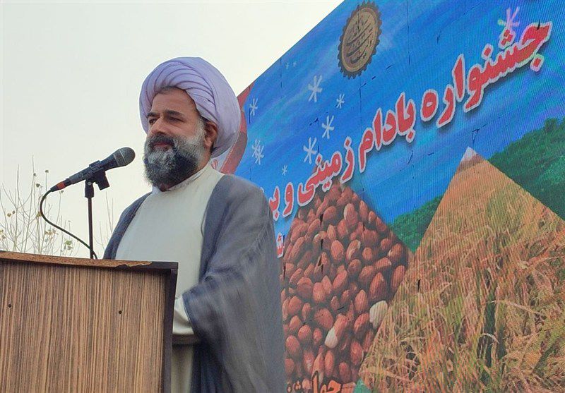 مسئول حوزه نمایندگی ولی فقیه در سازمان جهاد کشاورزی گیلان اظهار کرد:  یافتن راهی میانه برای پیوند سنت و نوآوری‌ در کشاورزی