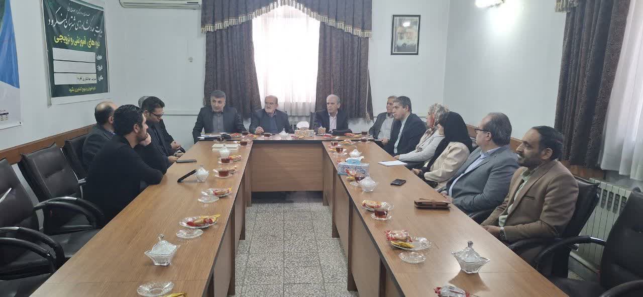 جلسه هم‌افزایی توسعه پایدار گیاهان دارویی، چای و نوغان در لنگرود برگزار شد