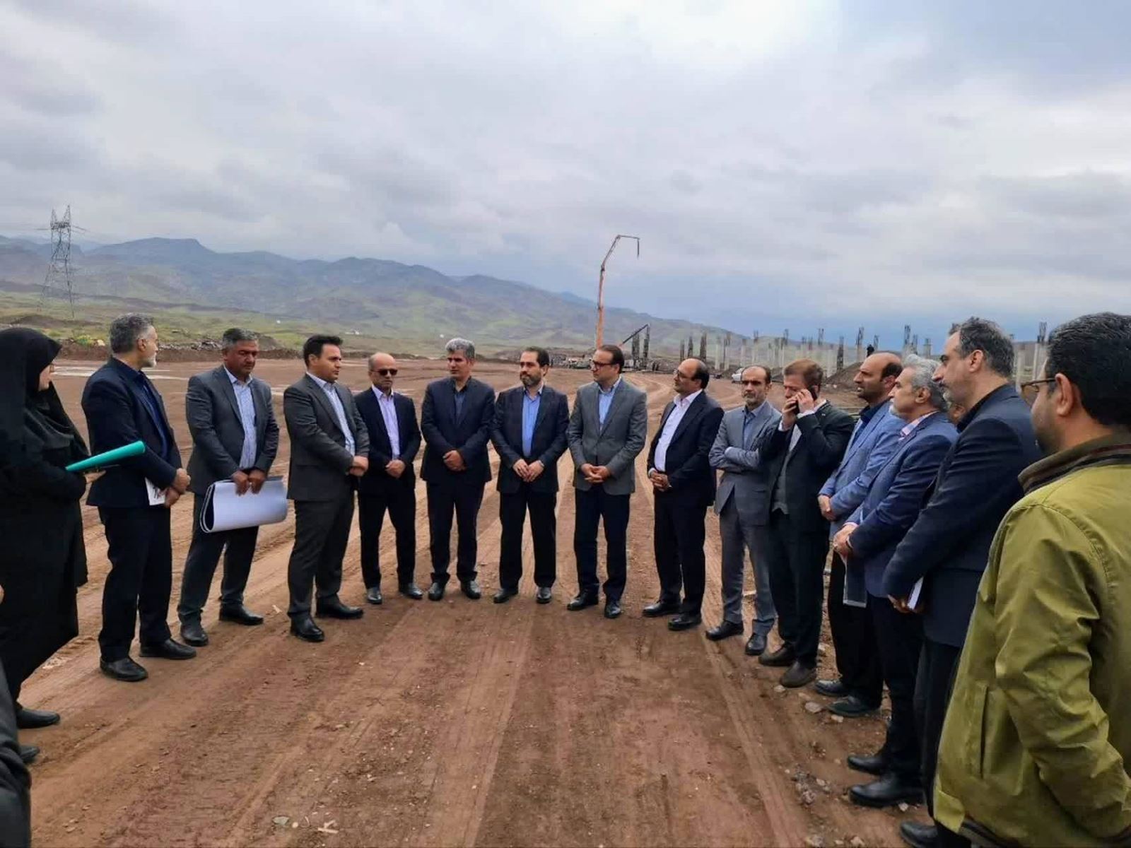 بازدید رئیس سازمان جهاد کشاورزی گیلان از مجتمع در حال ساخت پدیده زیتون رودبار