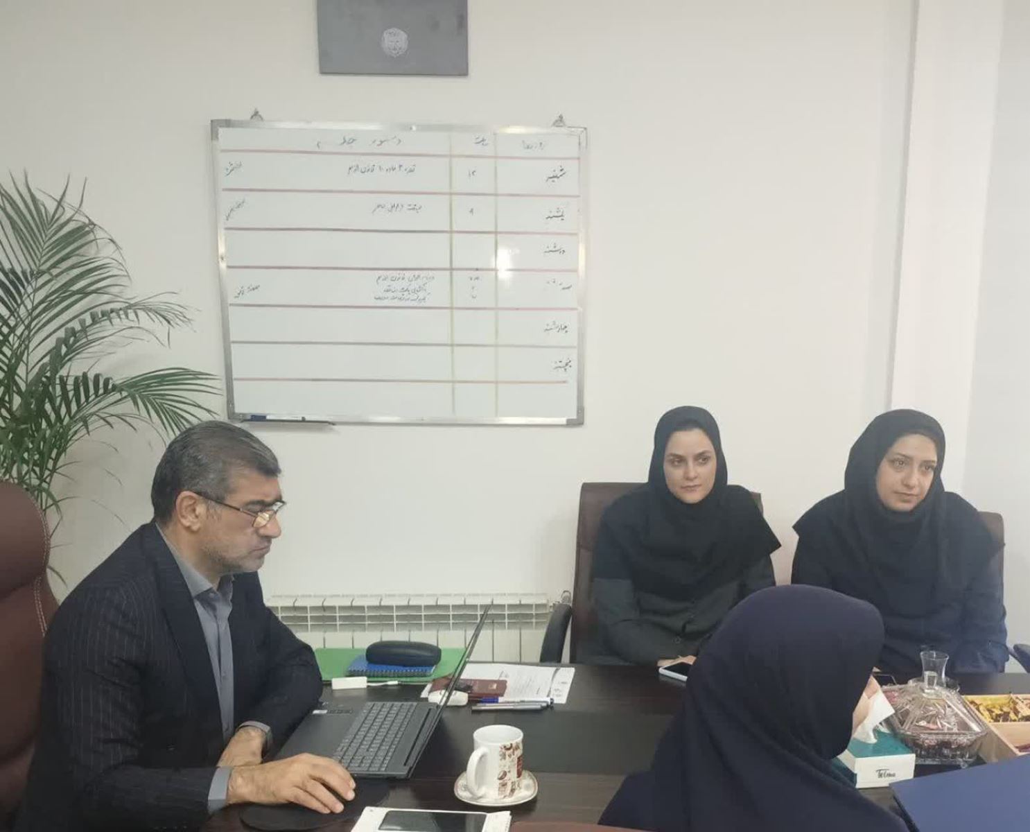 نشست هماهنگی اجرای قانون الزام به ثبت رسمی معاملات اموال غیرمنقول در گیلان
